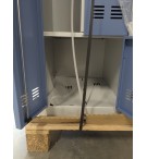 VESTIAIRE CORPS GRIS PORTES BLEUES