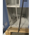 VESTIAIRE CORPS GRIS PORTES BLEUES