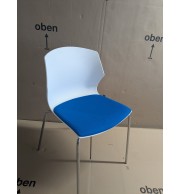 CHAISE COQUE BLANCHE ASSISE TISSU BLEU PIEDS METAL GRIS